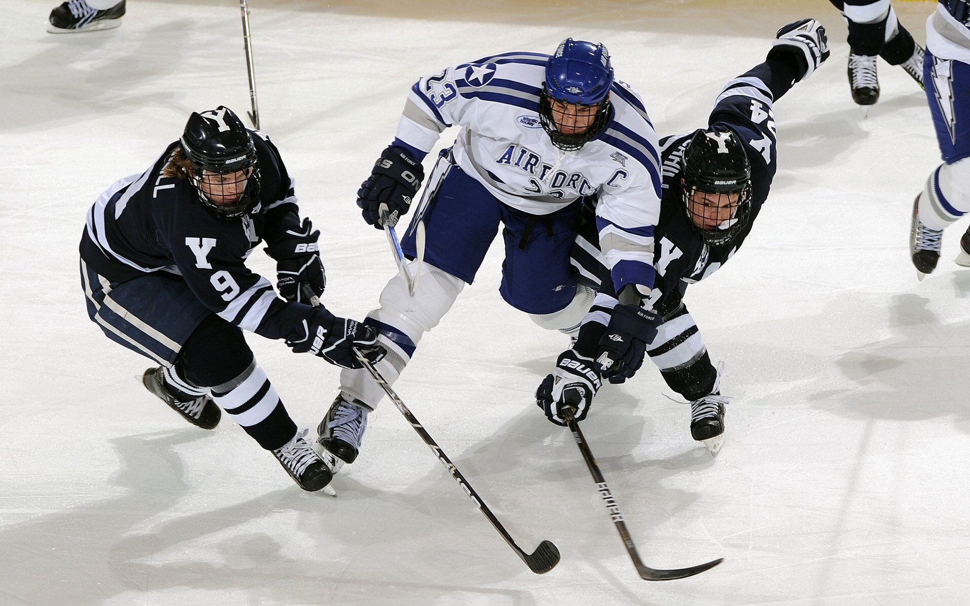 姆巴佩重返赛场，败北首场状态出色，拜仁观众沸腾！热度持续攀升