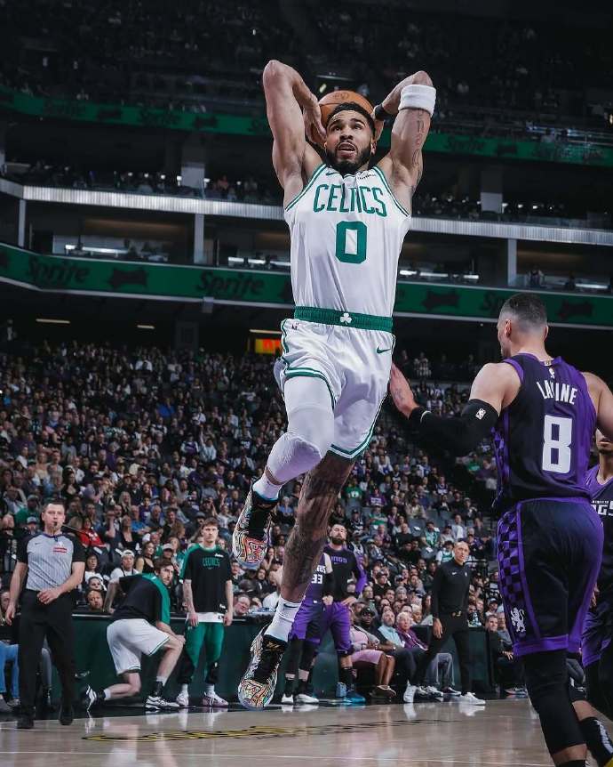 塔图姆复出首秀出彩,广厦男篮主场险胜罗马,豪取13连胜(第13届金鹰节颁奖典礼完整版) 塔图姆复出首秀出彩,广厦男篮主场险胜罗马,豪取13连胜(第13届金鹰节颁奖典礼完整版)